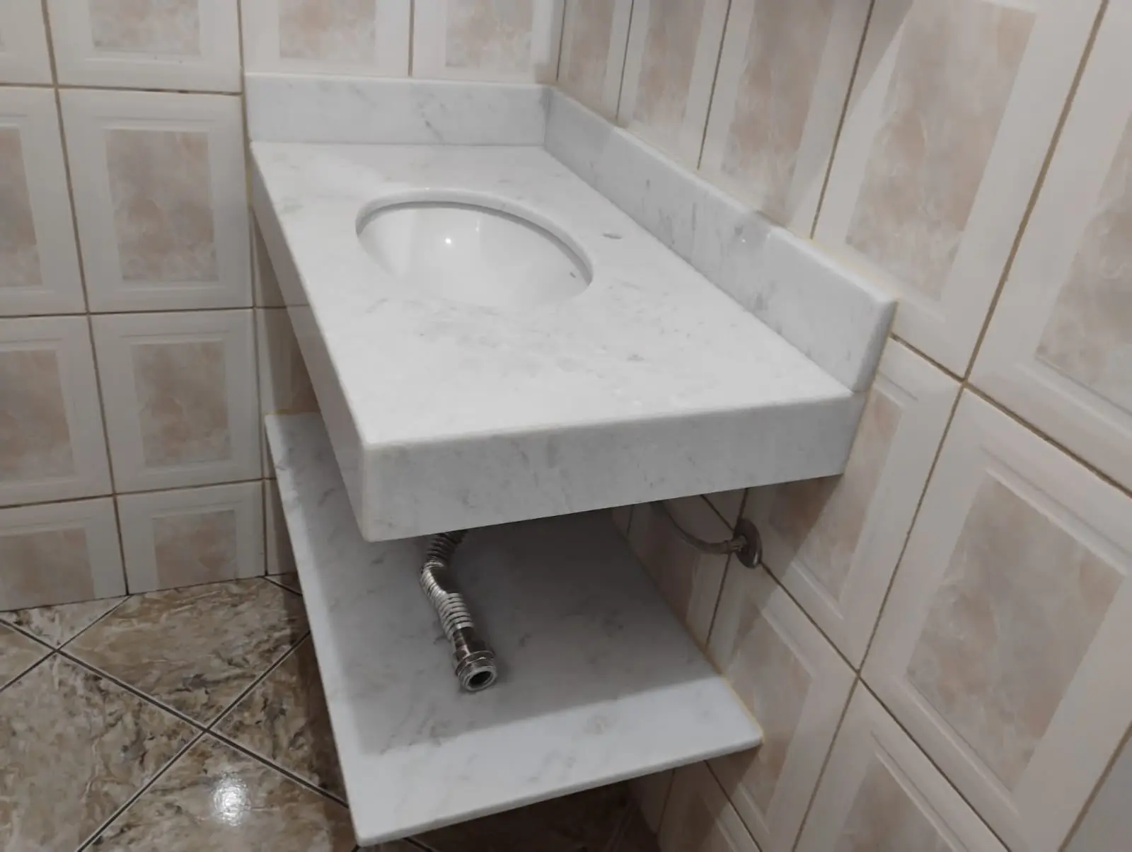 mármores, granitos, pedras, pias, cubas, piscinas, serviços em geral na região de Jarinu