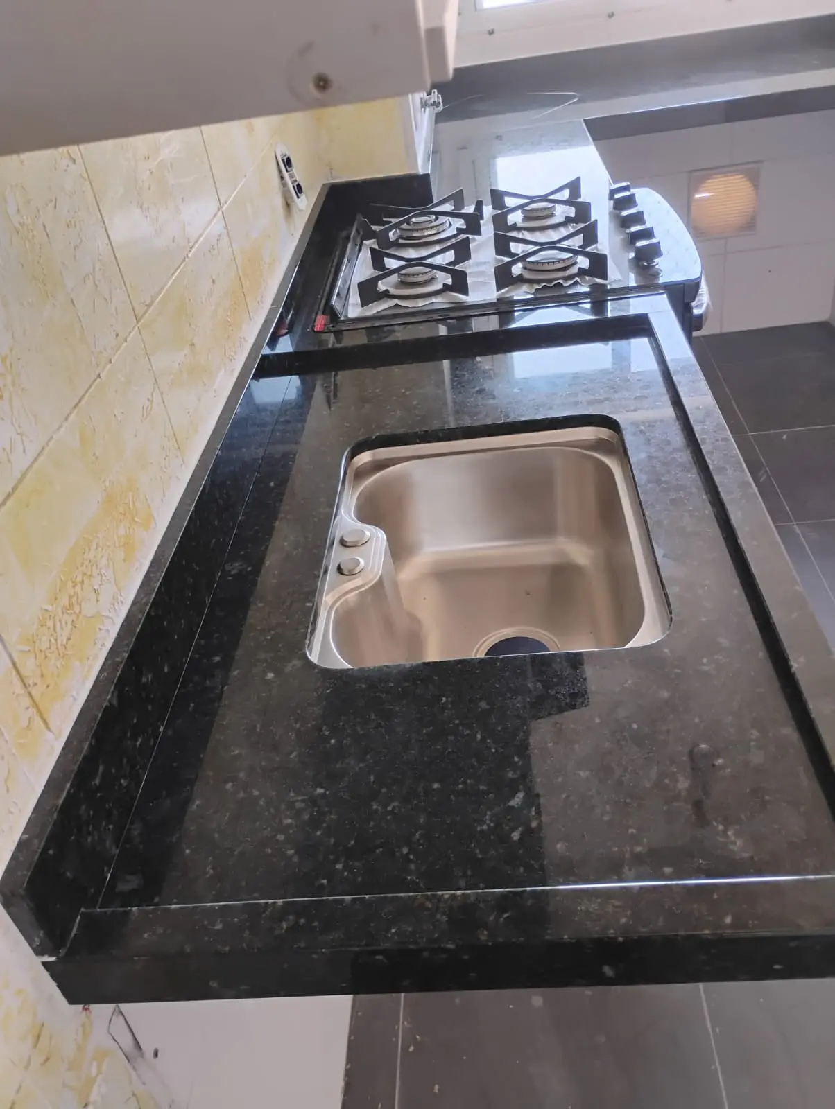 mármores, granitos, pedras, pias, cubas, piscinas, serviços em geral na região de Jarinu