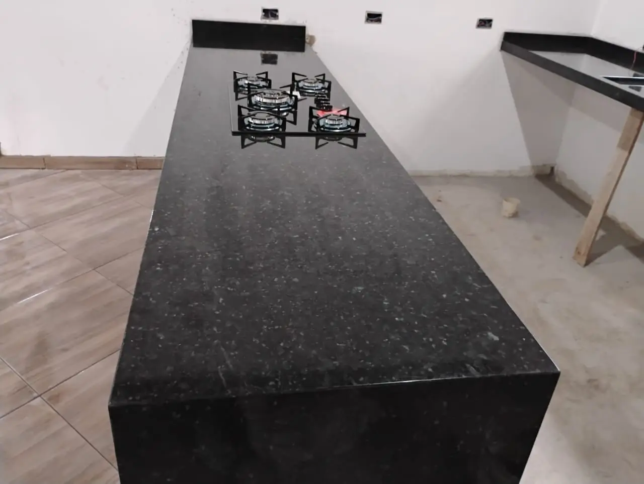 mármores, granitos, pedras, pias, cubas, piscinas, serviços em geral na região de Jarinu