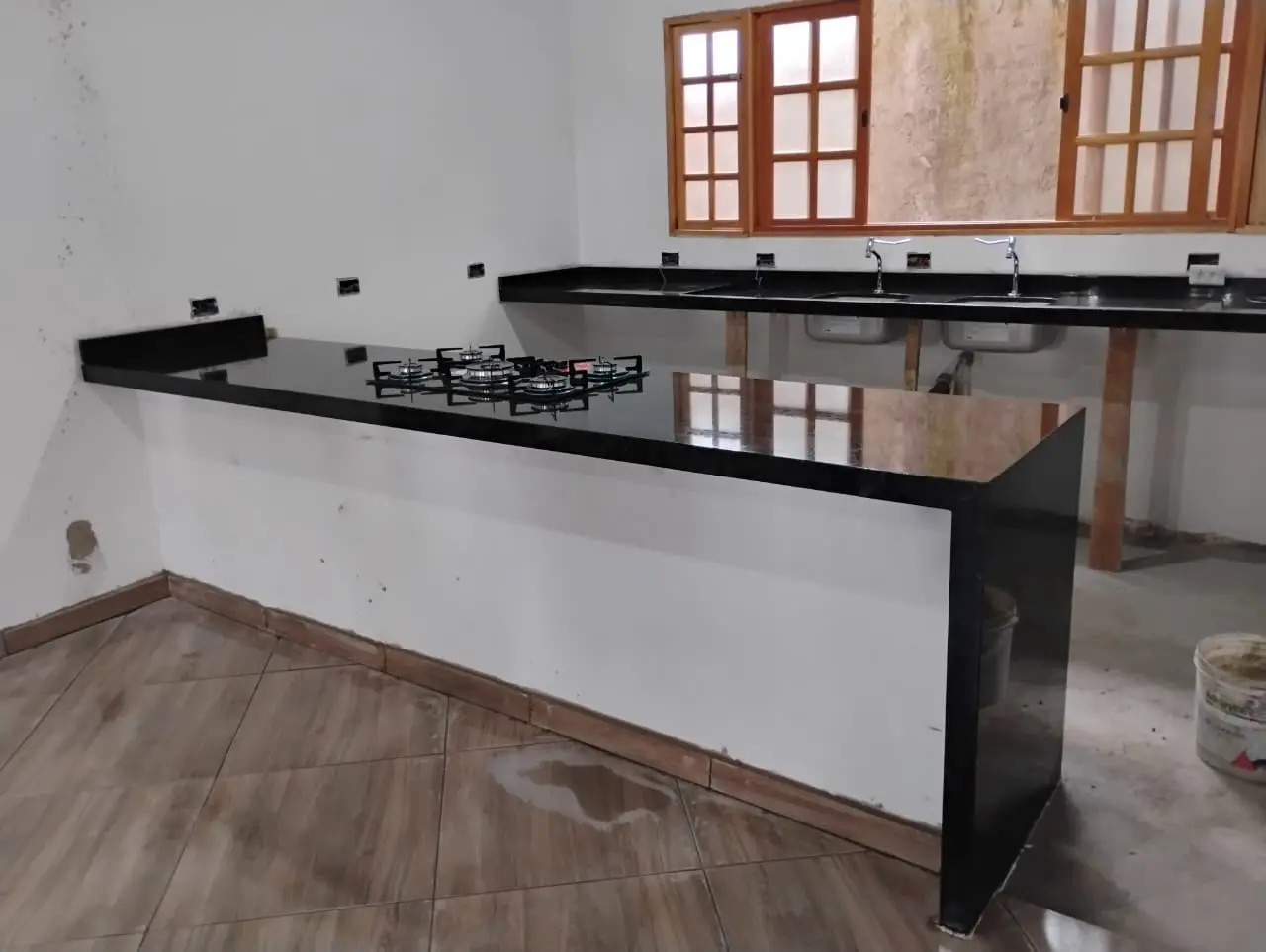 mármores, granitos, pedras, pias, cubas, piscinas, serviços em geral na região de Jarinu