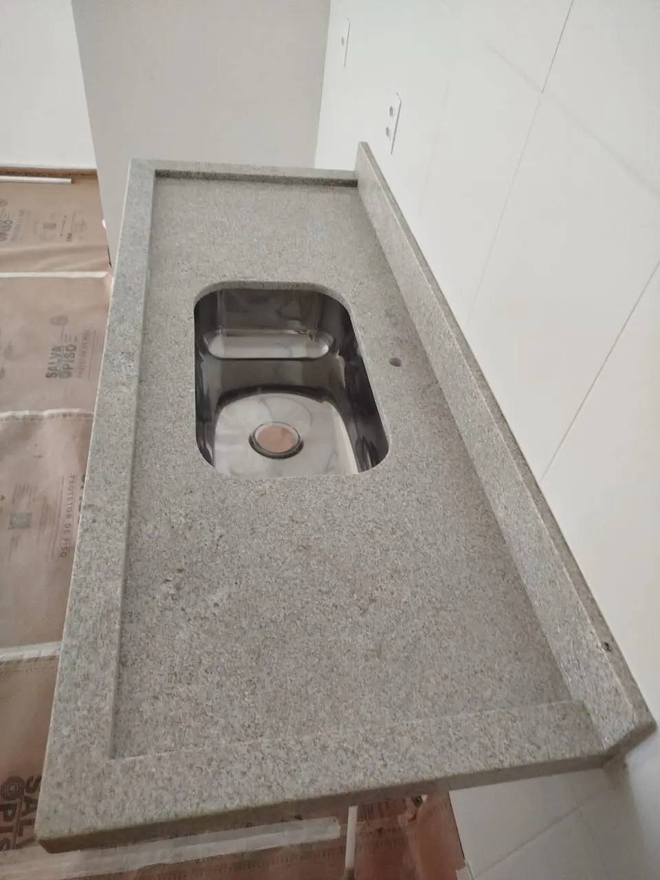 mármores, granitos, pedras, pias, cubas, piscinas, serviços em geral na região de Jarinu