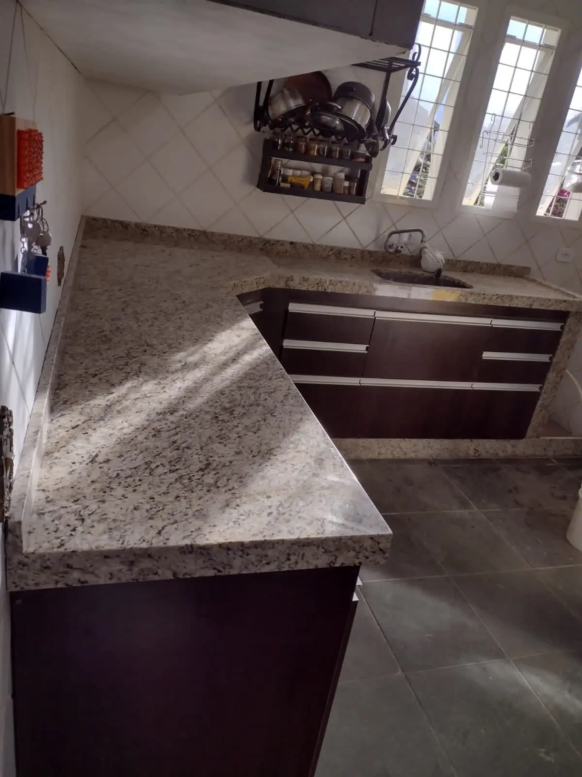 mármores, granitos, pedras, pias, cubas, piscinas, serviços em geral na região de Jarinu