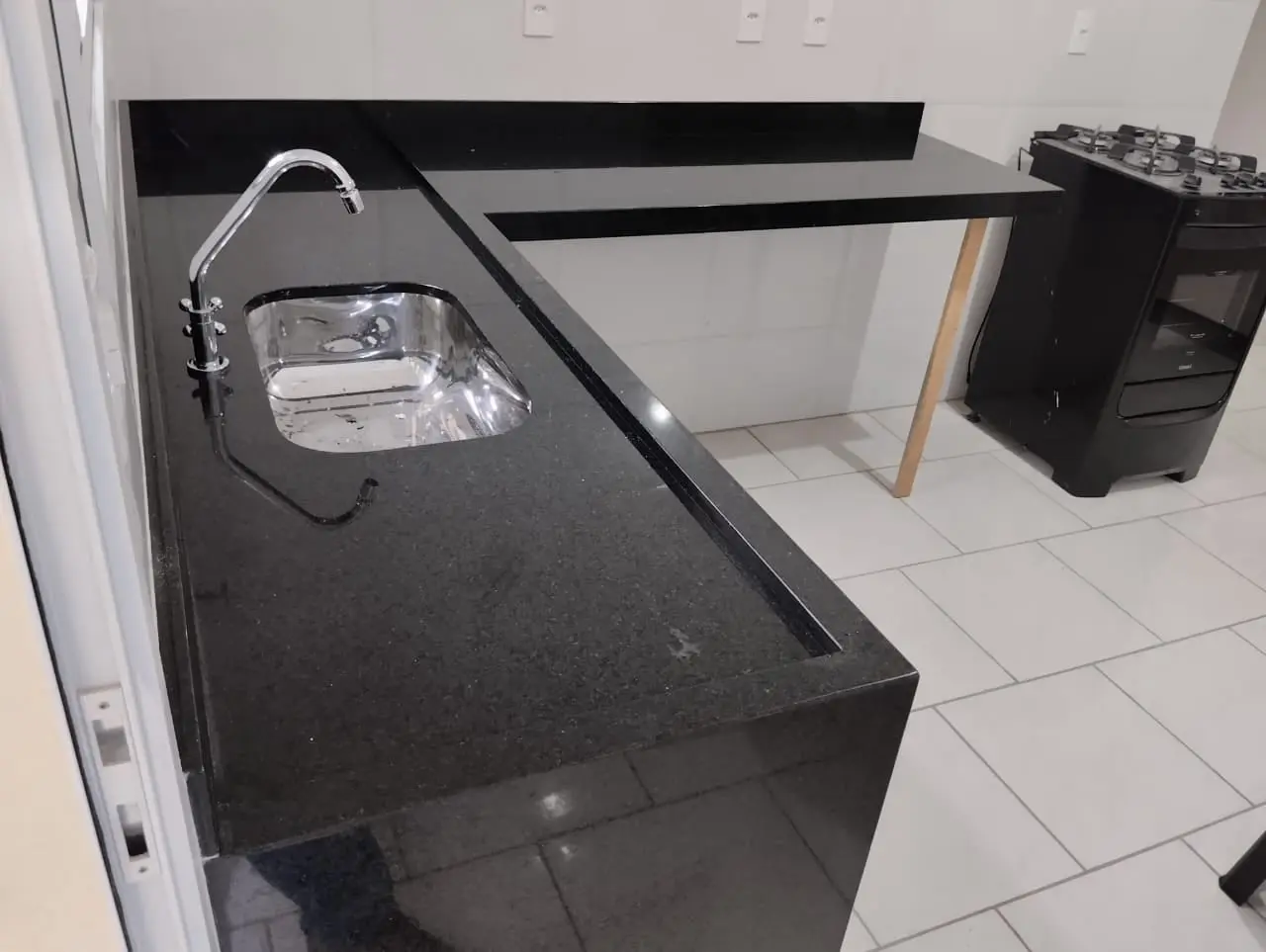 mármores, granitos, pedras, pias, cubas, piscinas, serviços em geral na região de Jarinu